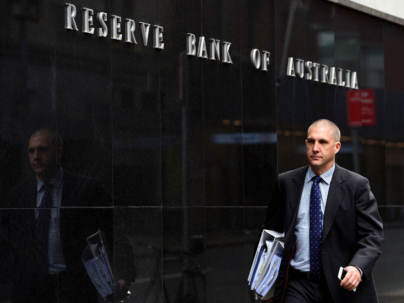 4.Rates set to stay on hold